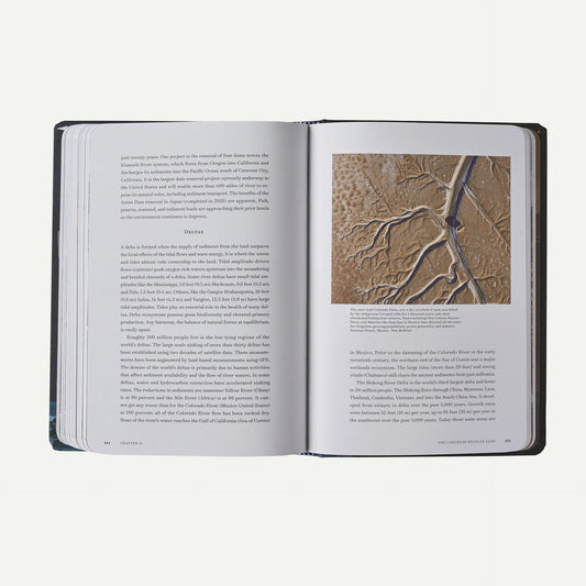 Waves and Beaches: The Powerful Dynamics of Sea and Coast (By Willard Bascom and Kim McCoy)